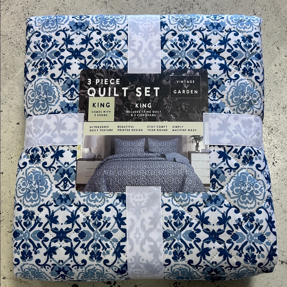 King Quilt Set in Blue & White